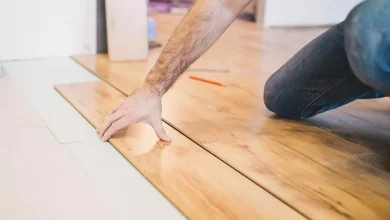 وظيفة مشرف تركيب أرضيات في عُمان.. الشروط وطريقة التقديم 7 تركيب أرضيات - تعبيرية